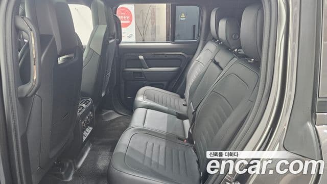 Land Rover Defender (L663) 4