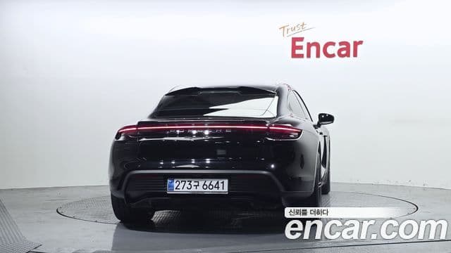 Porsche Taycan 4