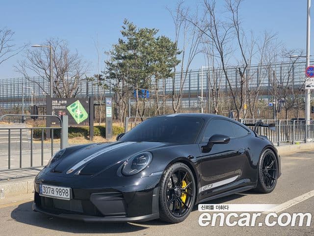 Porsche 911 (992) — 1