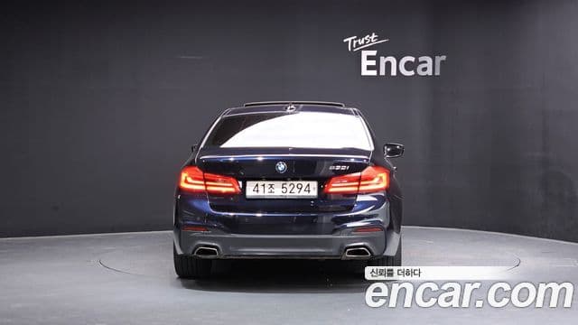 BMW 5 Series (G30) 4