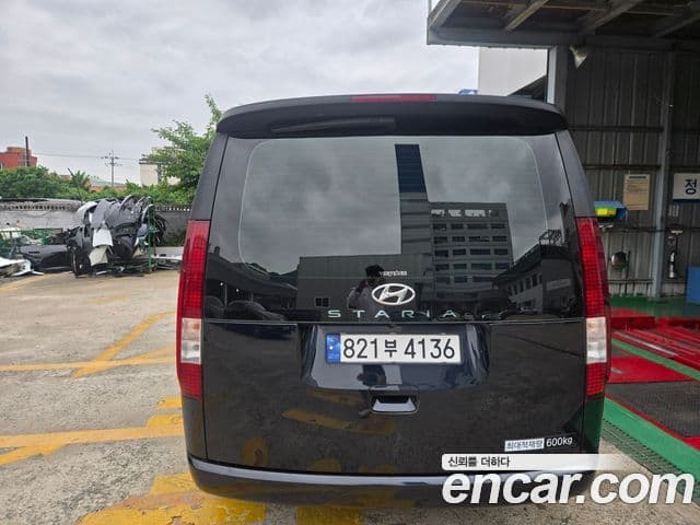 Hyundai Staria 2