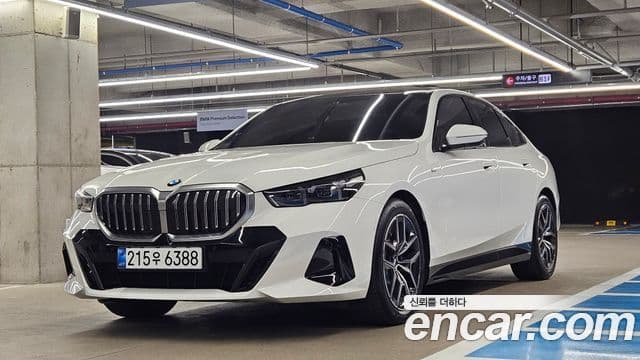 BMW 5 Series (G60)