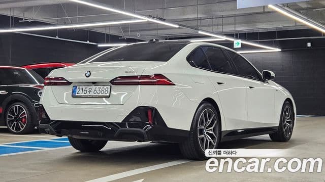 BMW 5 Series (G60) 2