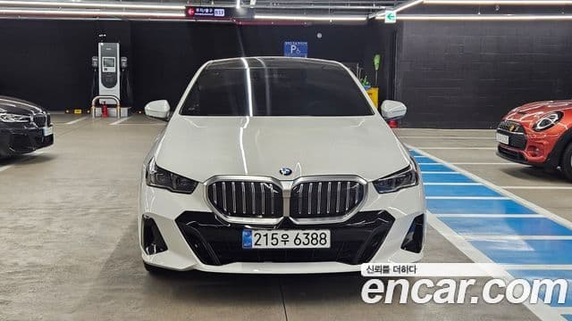 BMW 5 Series (G60) 3