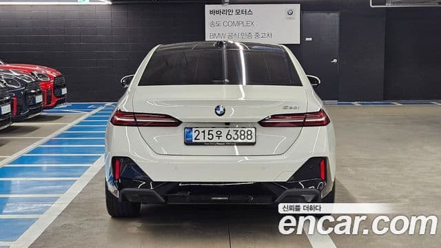 BMW 5 Series (G60) 4