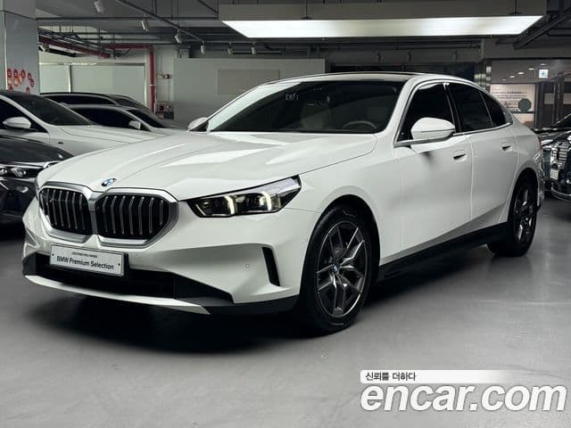 BMW 5 Series (G60)