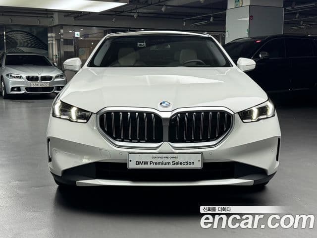 BMW 5 Series (G60) 2