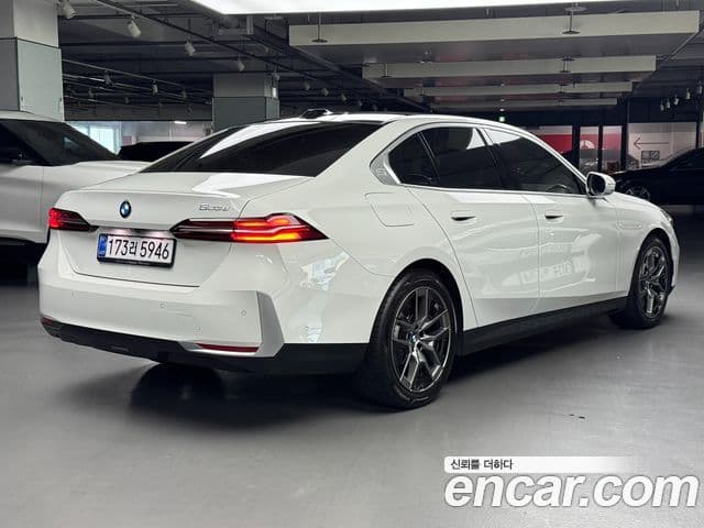 BMW 5 Series (G60) 3