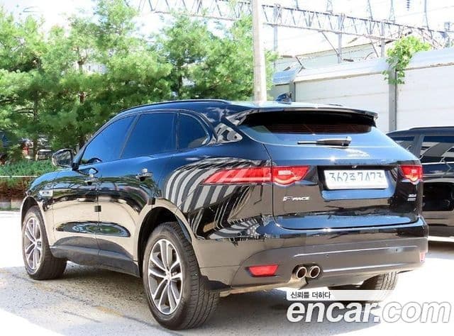 Jaguar F-PACE 3
