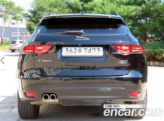 Jaguar F-PACE 4