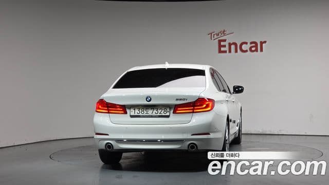 BMW 5 Series (G30) 3