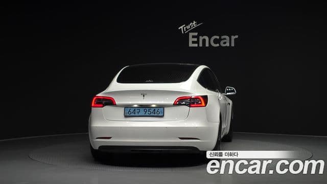 Tesla Model 3 4