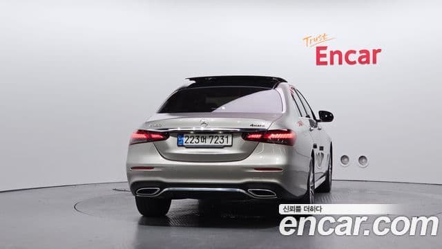 Mercedes-Benz E-Class W213 4