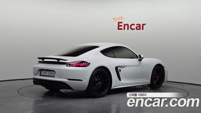 Porsche 718 Cayman 2