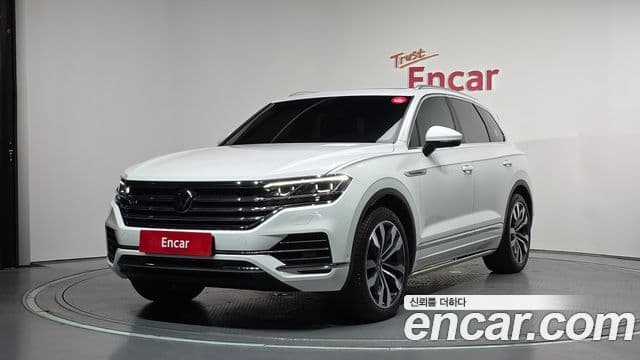 Volkswagen Touareg 3rd Gen 1