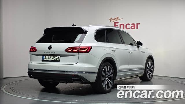 Volkswagen Touareg 3rd Gen 2