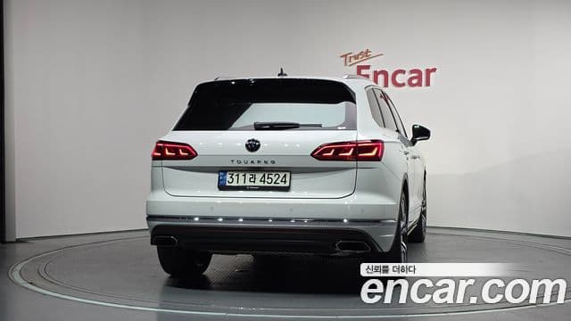 Volkswagen Touareg 3rd Gen 4