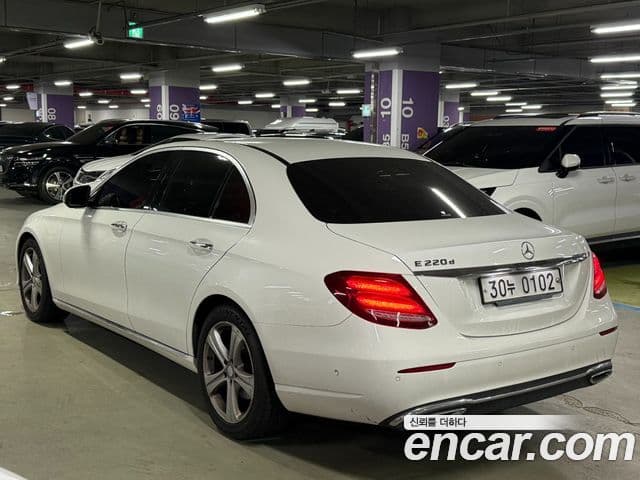 Mercedes-Benz E-Class W213 4