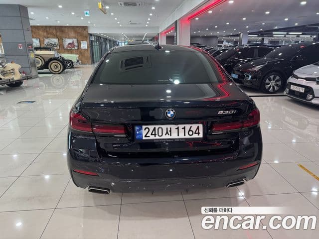 BMW 5 Series (G30) 3