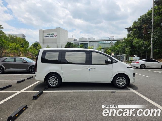 Hyundai Staria 2