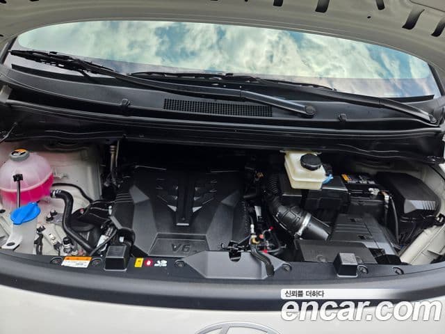 Hyundai Staria 4