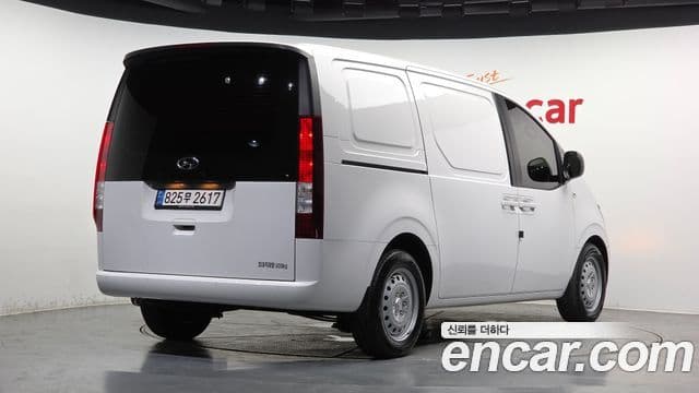 Hyundai Staria 2