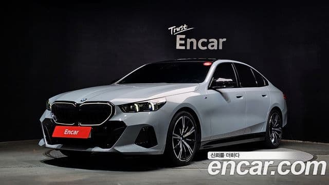 BMW 5 Series (G60)