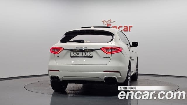Maserati Levante 3