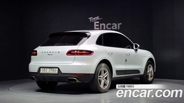 Porsche Macan 2