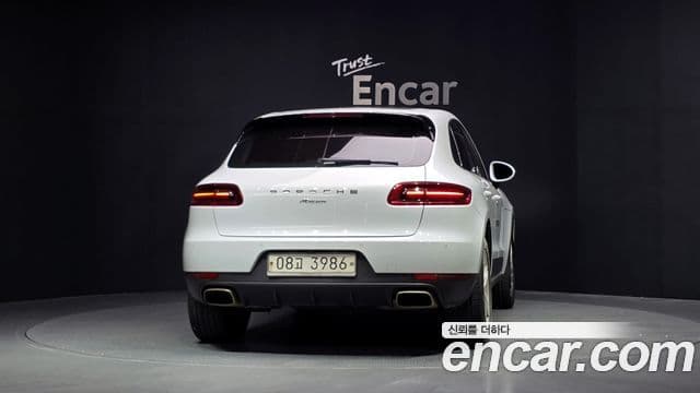 Porsche Macan 4