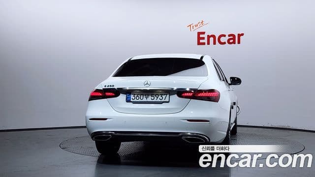 Mercedes-Benz E-Class W213 4