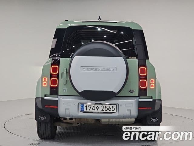 Land Rover Defender (L663) 3