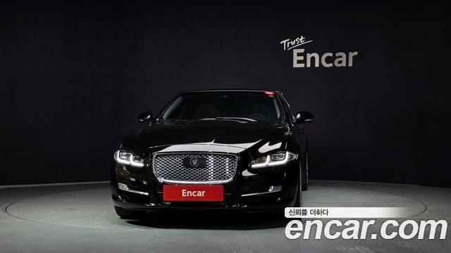 Jaguar All New XJ 3