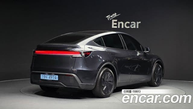 Tesla Model Y 2