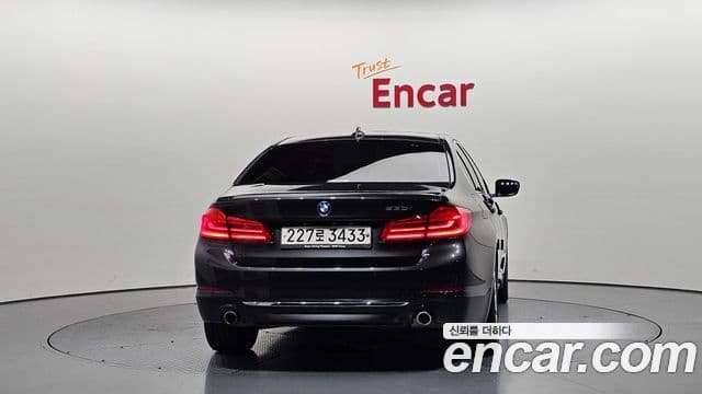 BMW 5 Series (G30) 4