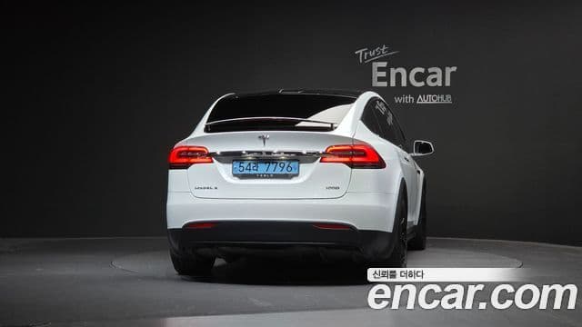 Tesla Model X 3