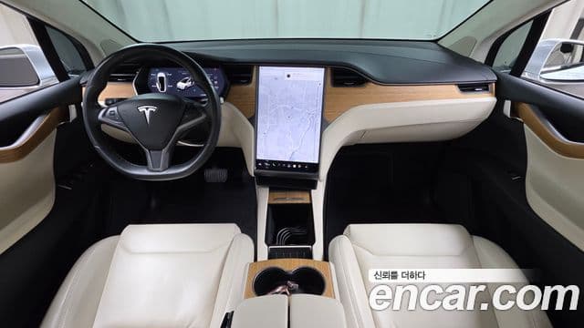 Tesla Model X 4