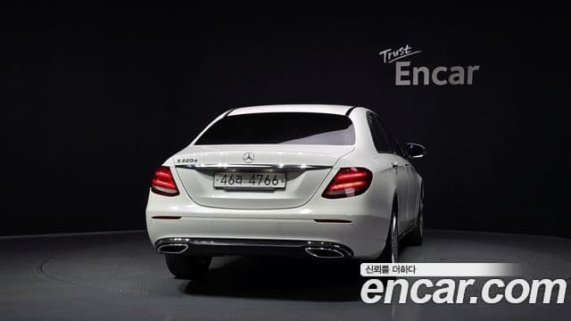 Mercedes-Benz E-Class W213 4