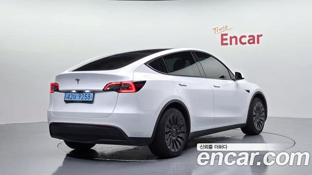 Tesla Model Y 2