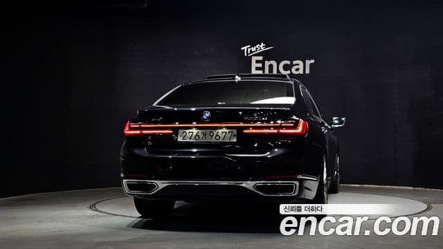 BMW 7 Series (G11) 4