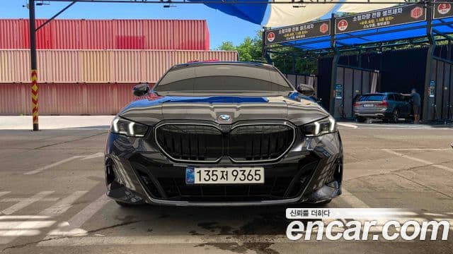 BMW 5 Series (G60)
