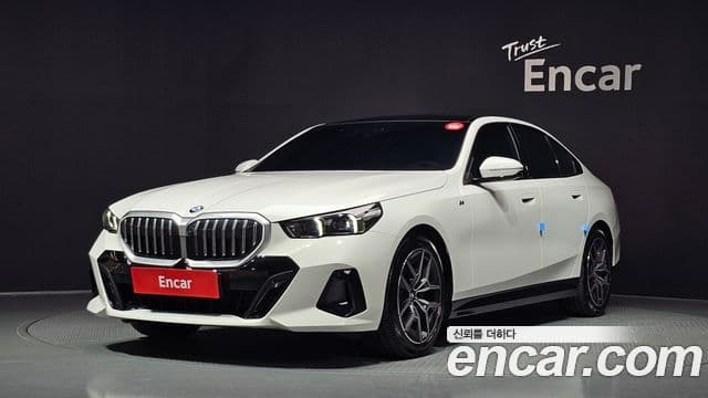 BMW 5 Series (G60)