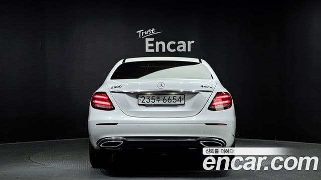 Mercedes-Benz E-Class W213 4
