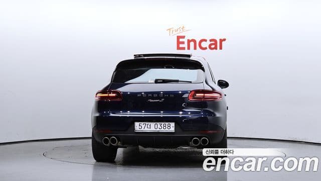 Porsche Macan 4