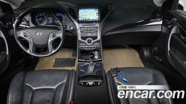 Hyundai Grandeur HG 4