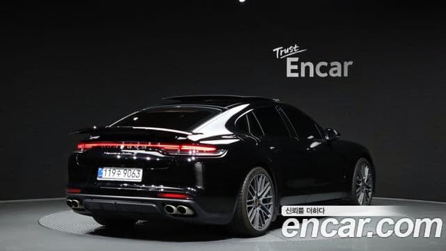 Porsche Panamera (971) 2