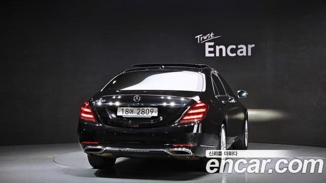 Mercedes-Benz S-Class W222 4