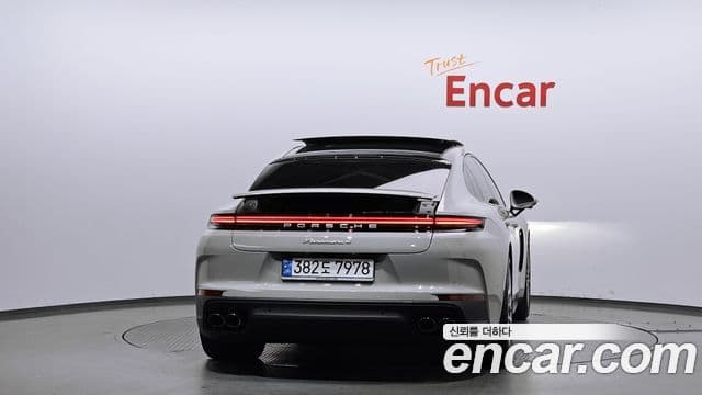Porsche Panamera (976) 4