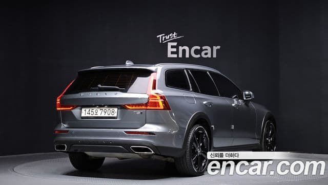 Volvo V60 Cross Country 2nd Gen 2