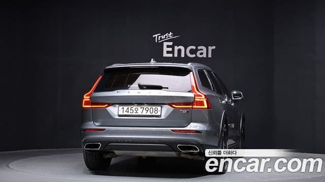 Volvo V60 Cross Country 2nd Gen 4